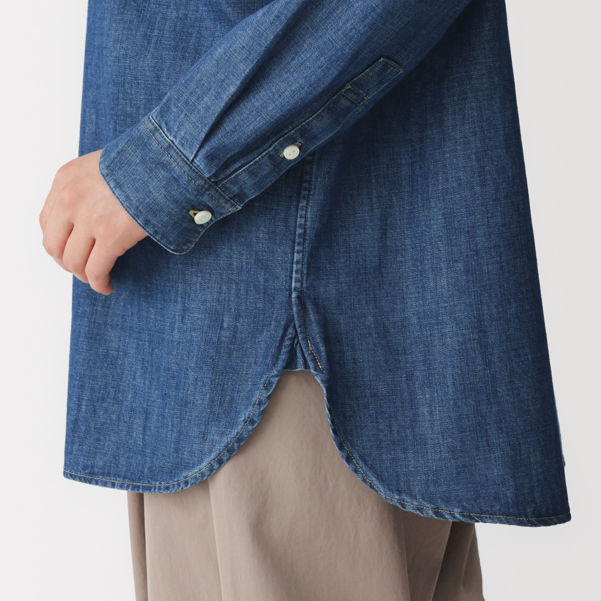婦人 洗いざらし デニム スタンドカラー長袖ロングシャツ | 無印良品