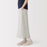 婦人　昔ながらの製法で編み立てたスウェットスカート
