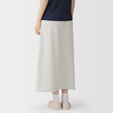 婦人　昔ながらの製法で編み立てたスウェットスカート