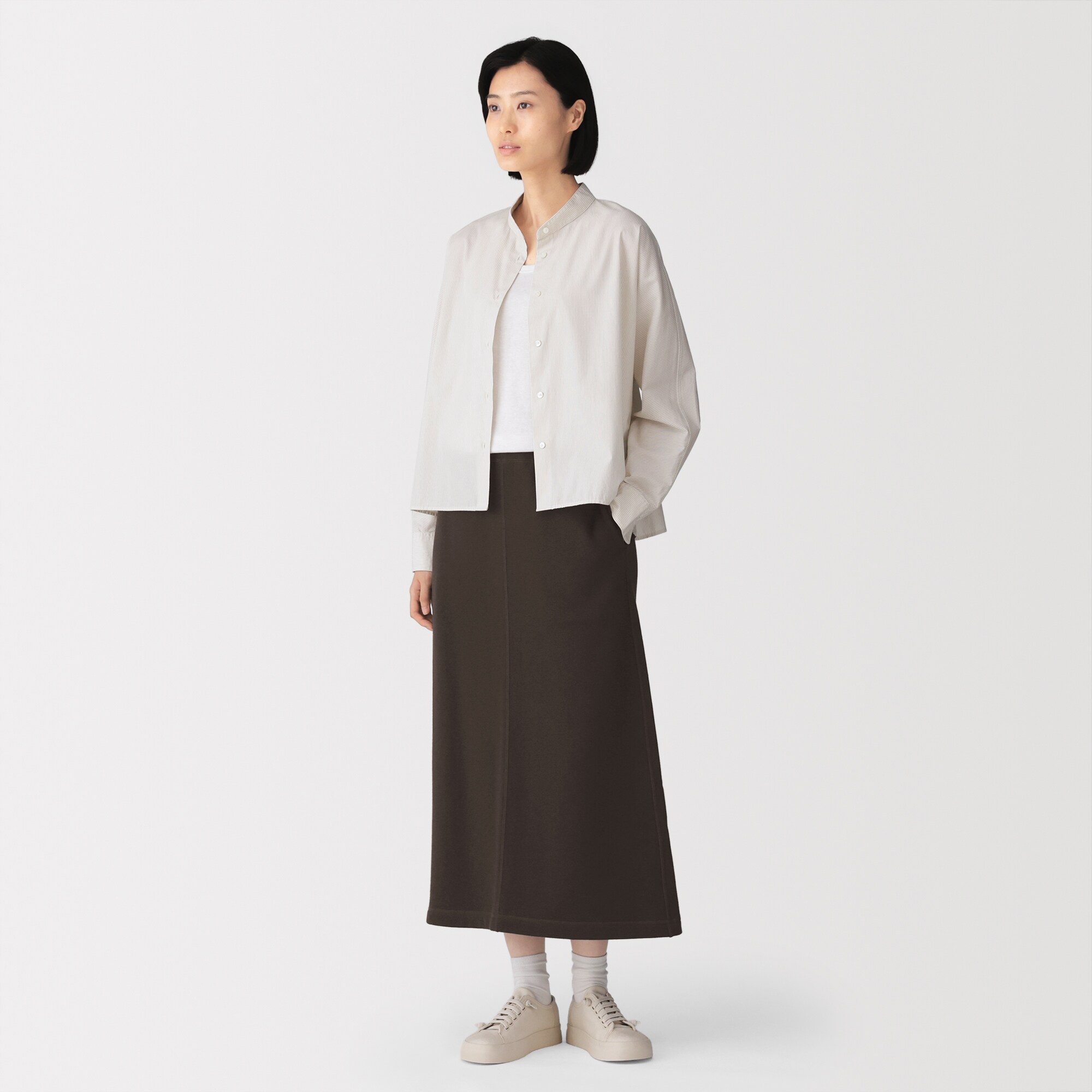 婦人　昔ながらの製法で編み立てたスウェットスカート