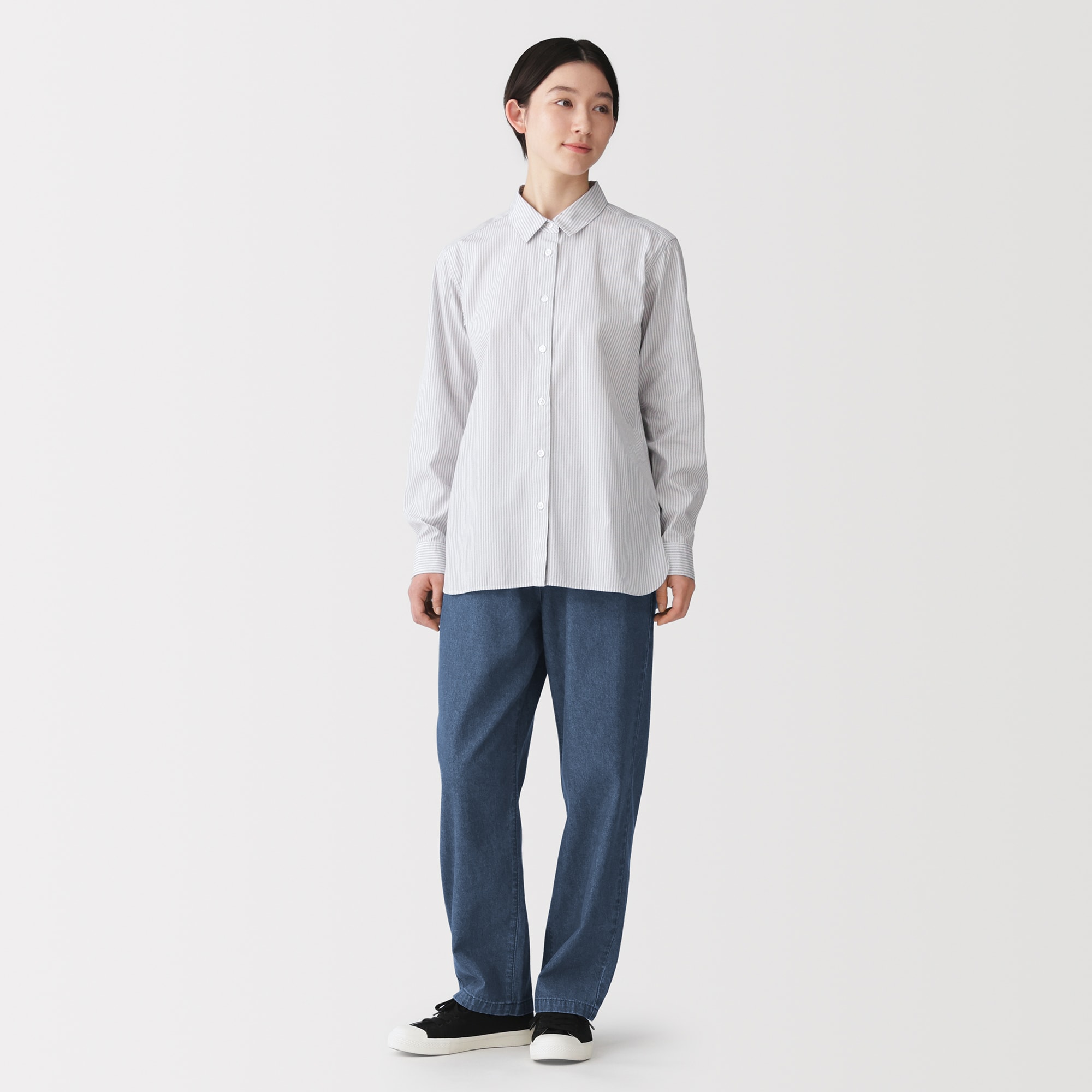 婦人　洗いざらし　デニムイージーテーパードパンツ