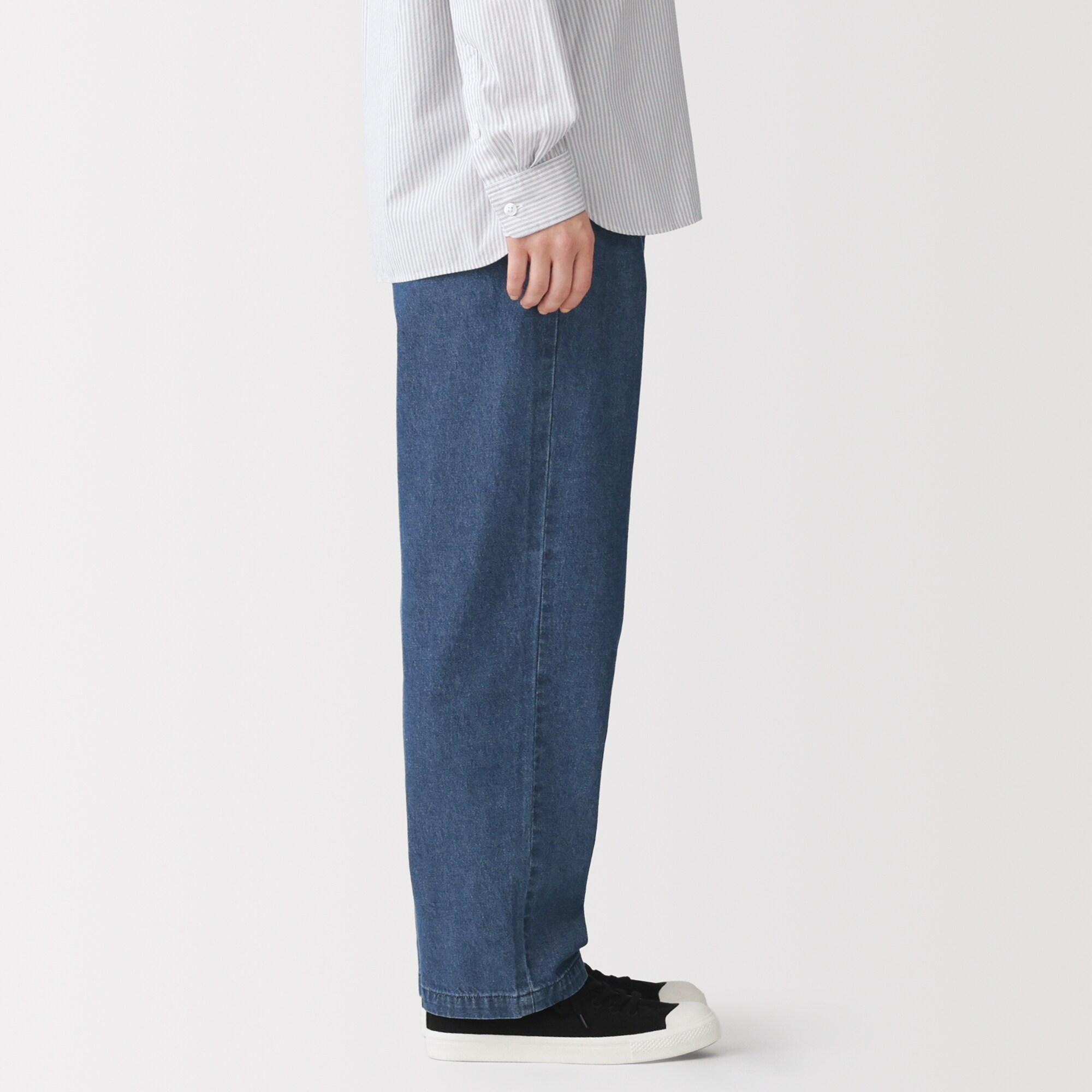 婦人　洗いざらし　デニムイージーテーパードパンツ