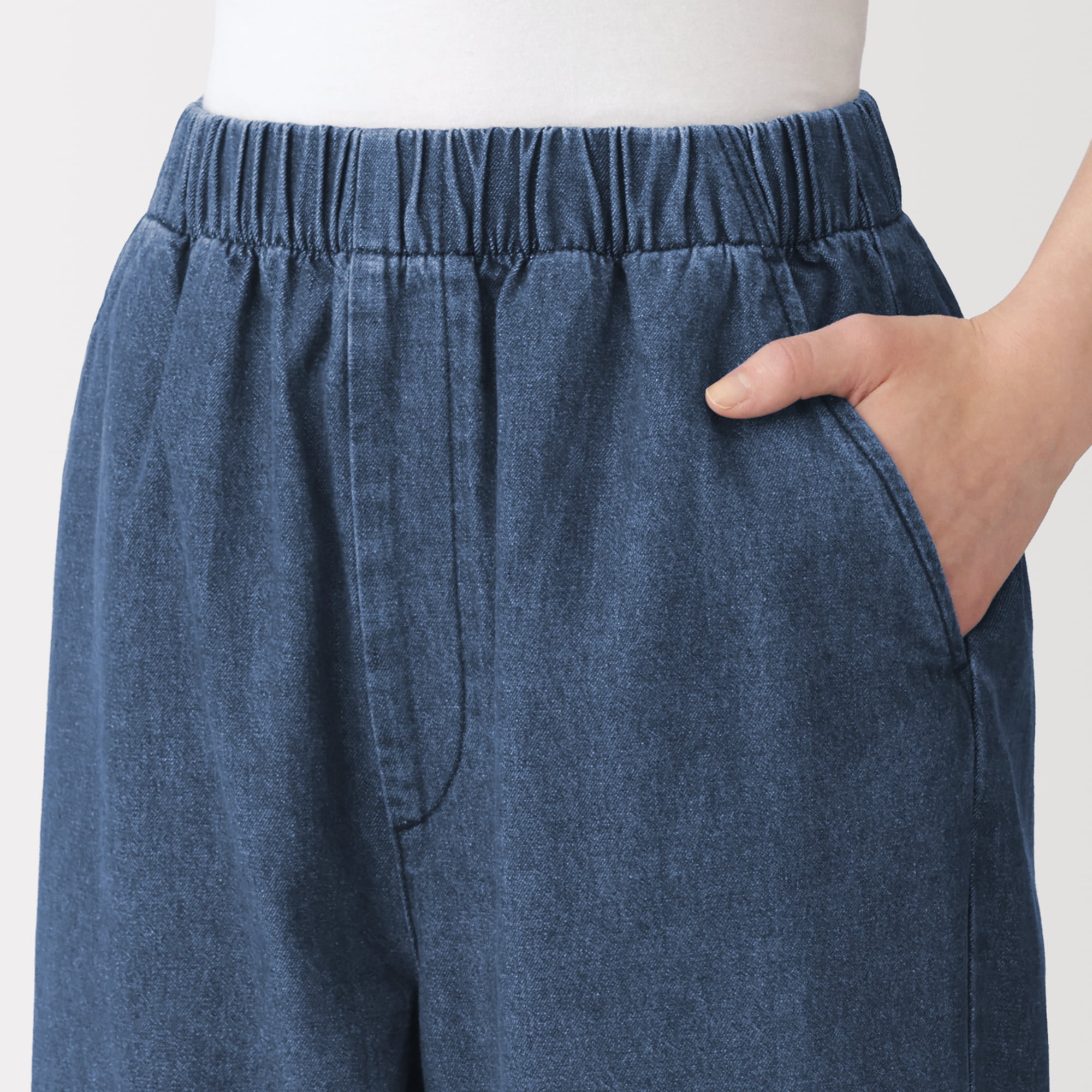 婦人　洗いざらし　デニムイージーテーパードパンツ