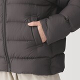婦人　軽量ダウンポケッタブルフード付きジャケット