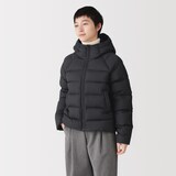 婦人　軽量ダウンポケッタブルフード付きジャケット