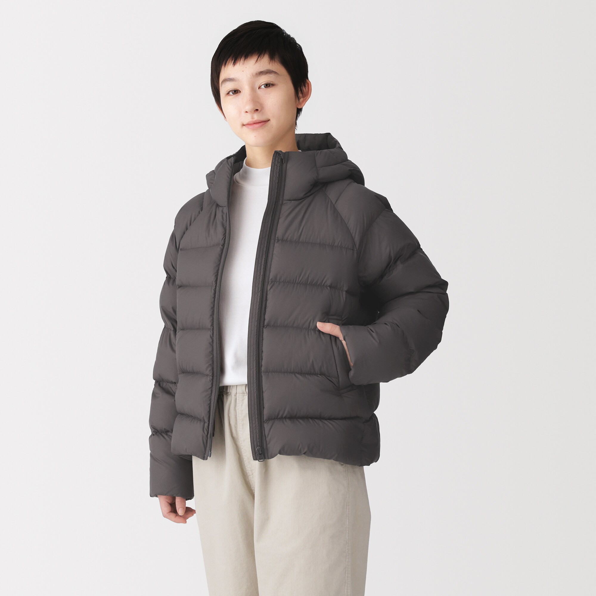 婦人　軽量ダウンポケッタブルフード付きジャケット