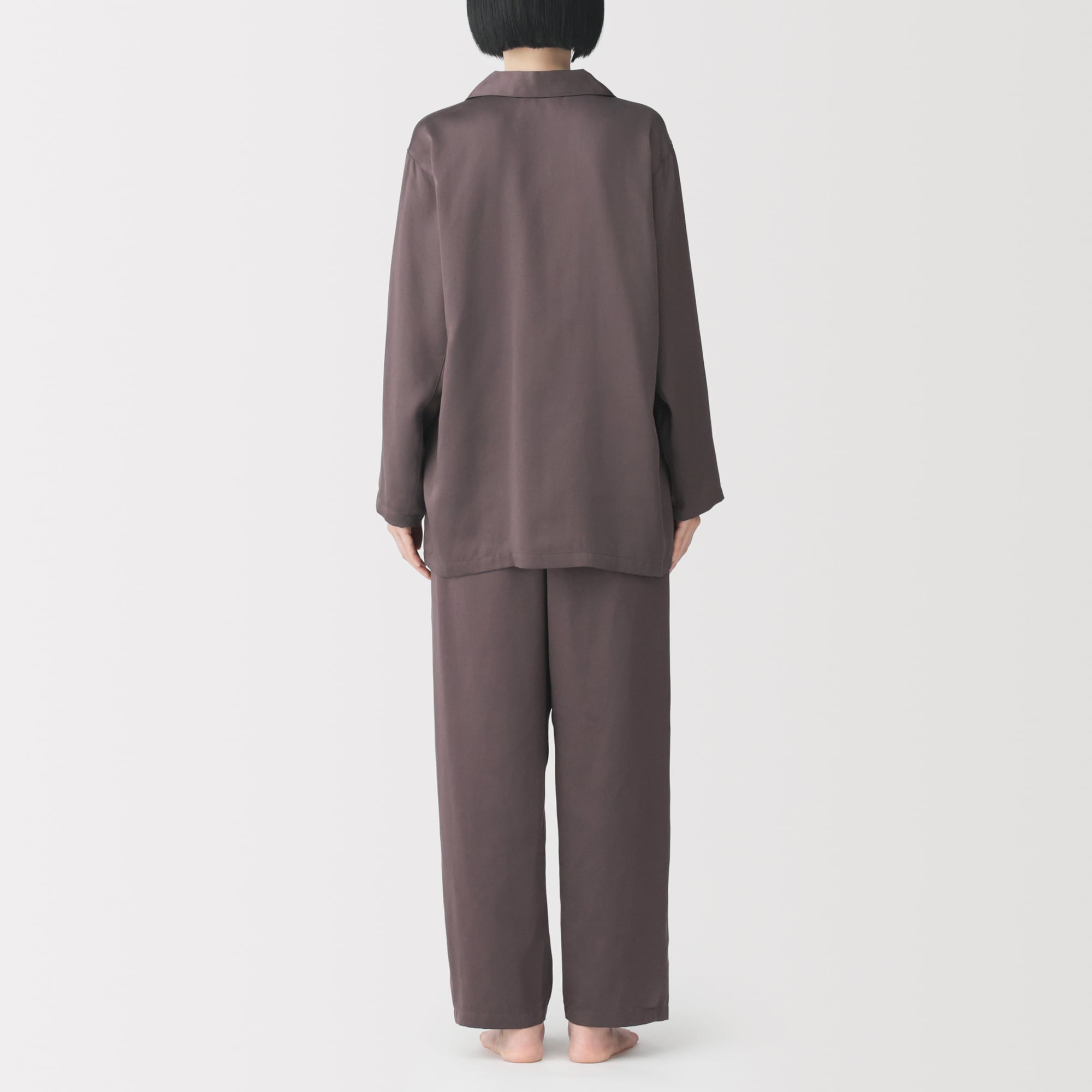 婦人　なめらかサテン　長袖パジャマ