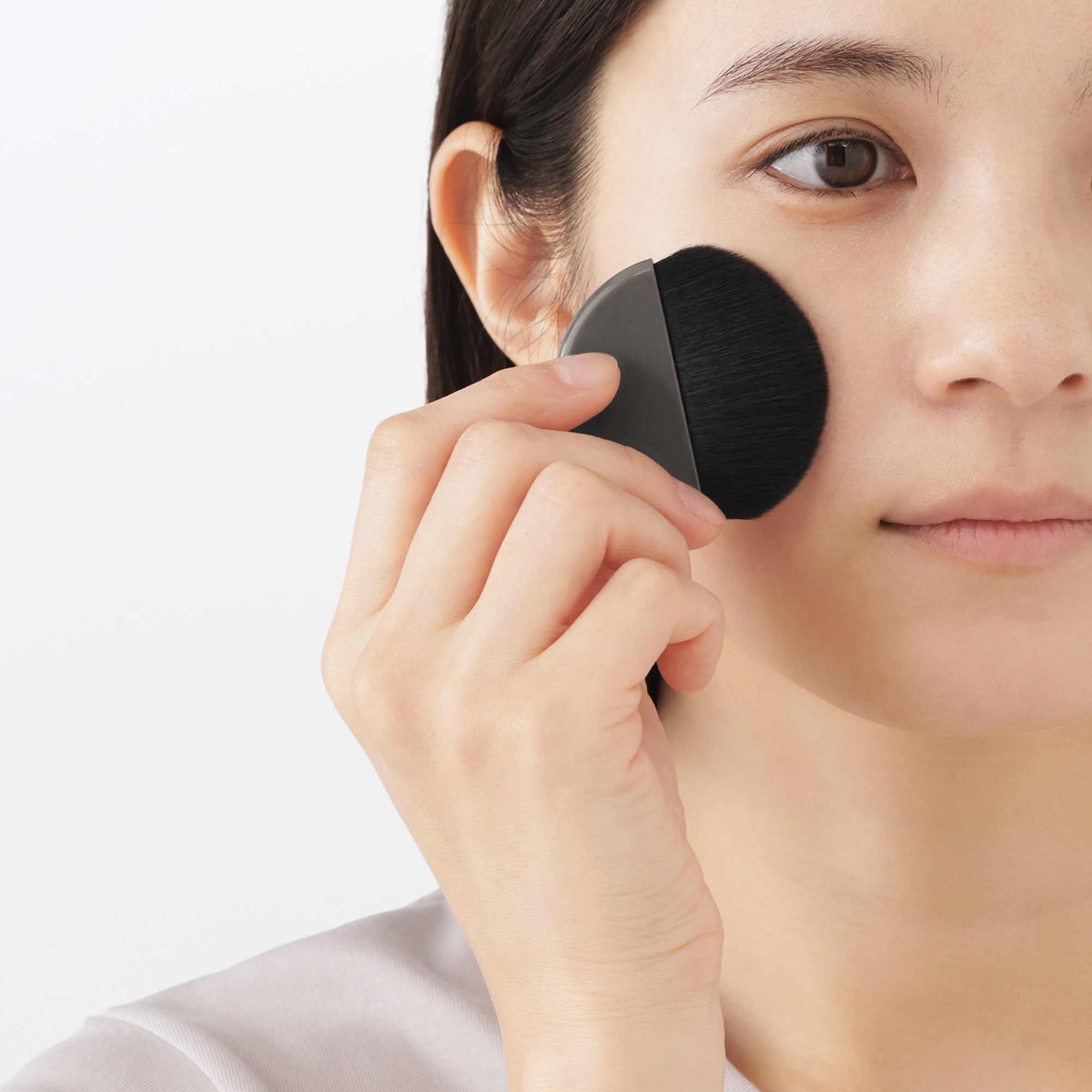 肌あたりやわらか　フェイスパウダー用ブラシ　薄型タイプ