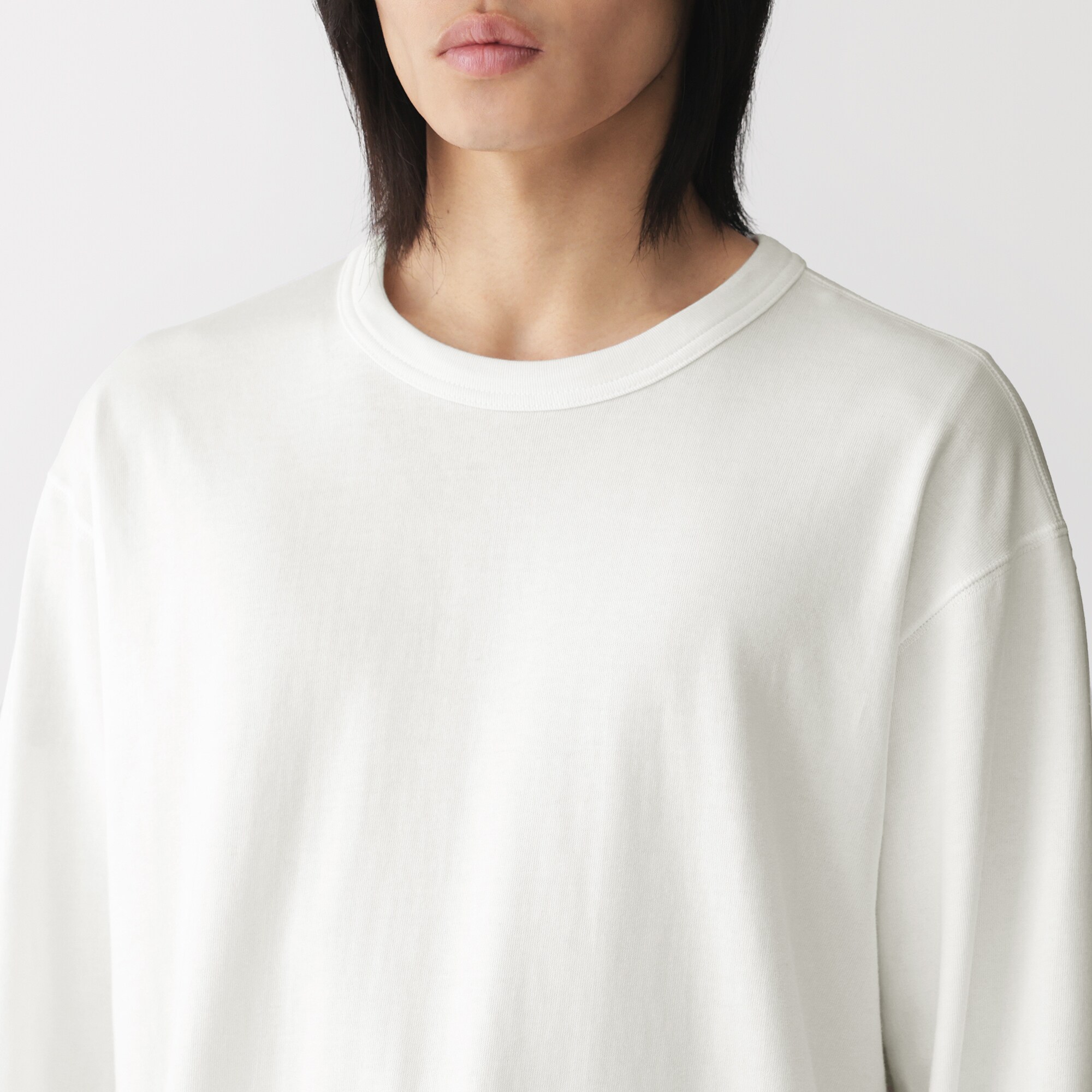 紳士　昔ながらの製法で編み立てたクルーネック長袖Ｔシャツ