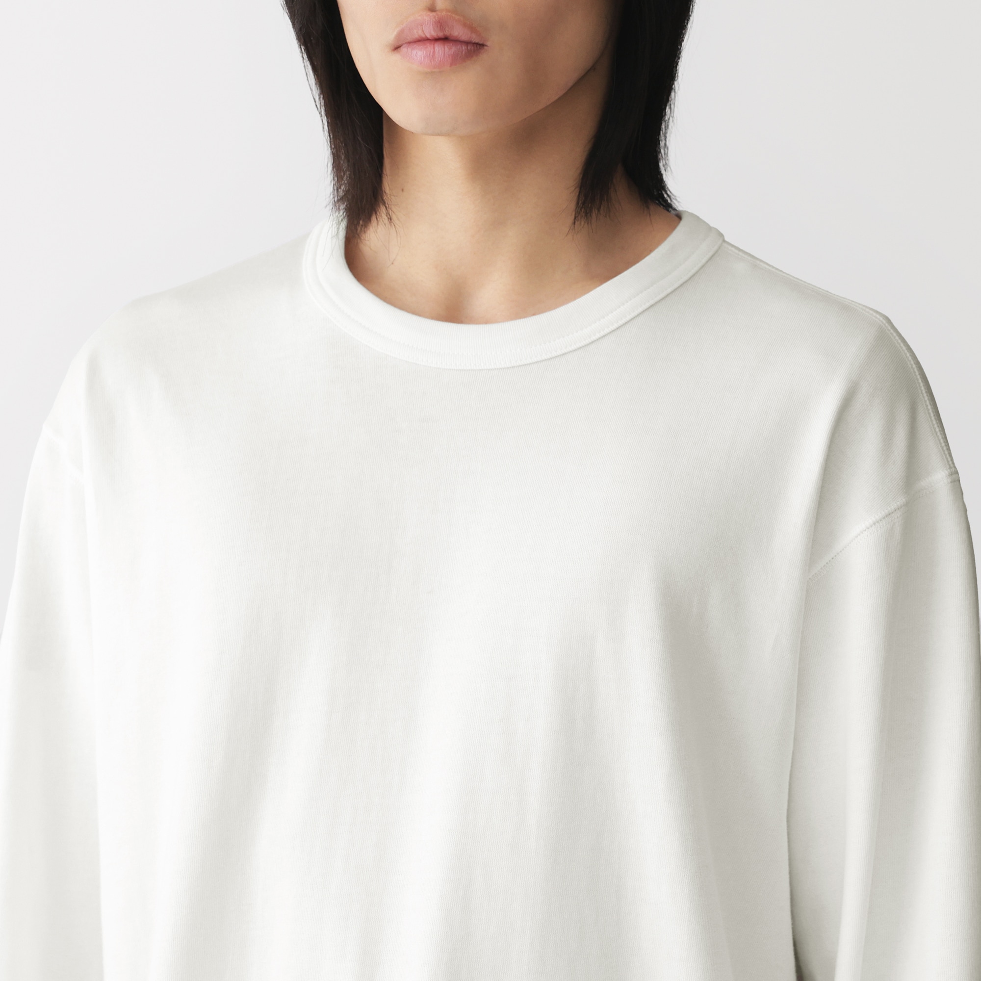 紳士　昔ながらの製法で編み立てたクルーネック長袖Ｔシャツ