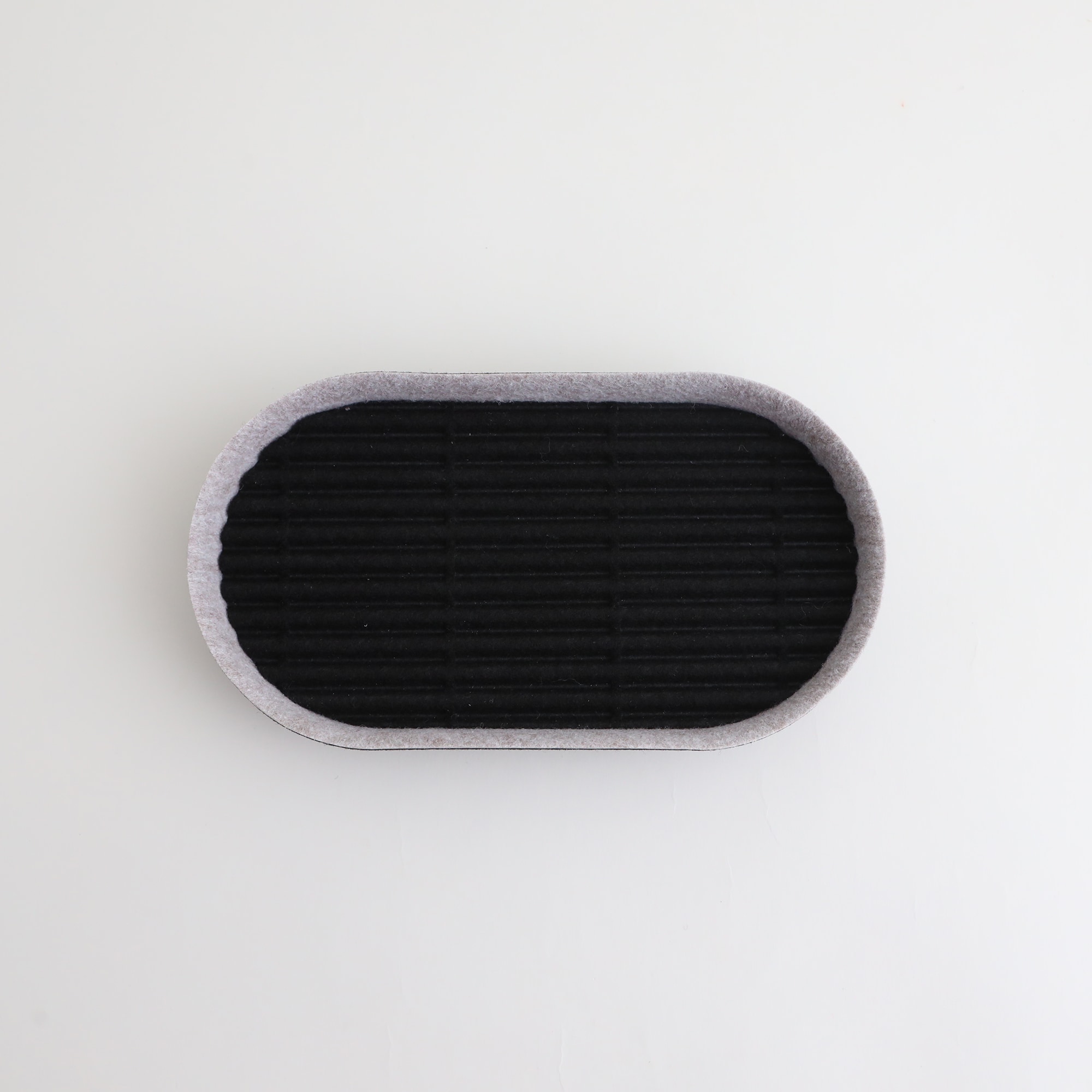 ［ＩＤＥＥ］Ｓａｚａ　トレー　Ｍ　ブラック