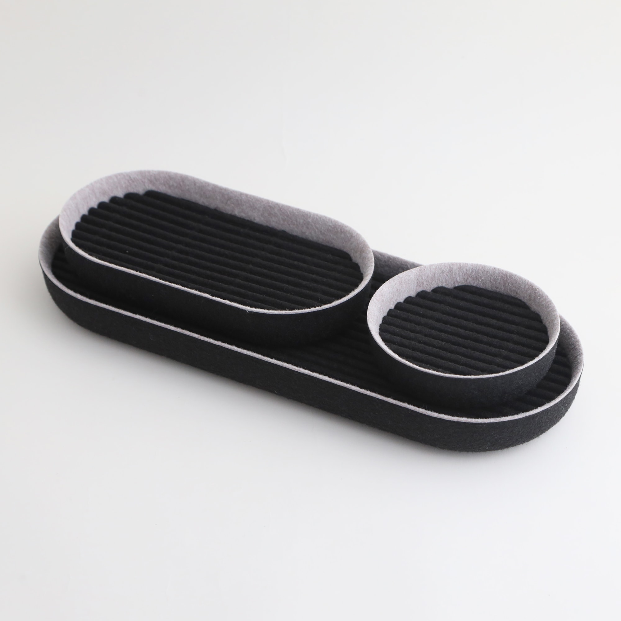 ［ＩＤＥＥ］Ｓａｚａ　トレー　Ｍ　ブラック