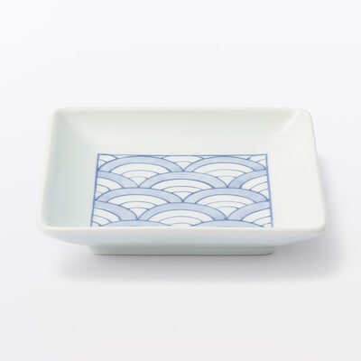 【１１月中旬発売予定】波佐見焼　角皿　約１２×１２ｃｍ