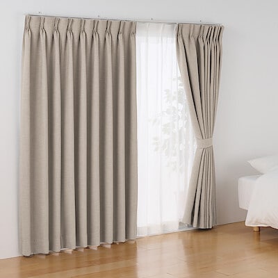 ポリエステル杢糸ドビー織（防炎・遮光性）２倍ヒダプリーツカーテン／ベージュ