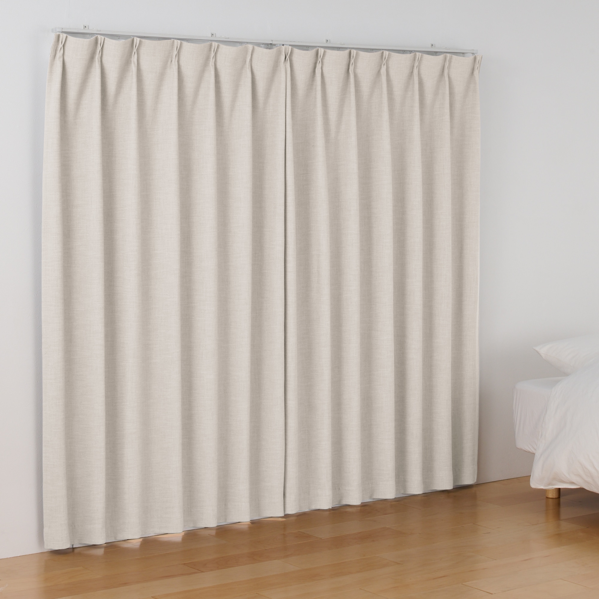 ポリエステル杢糸ドビー織（防炎・遮光性）プリーツカーテン