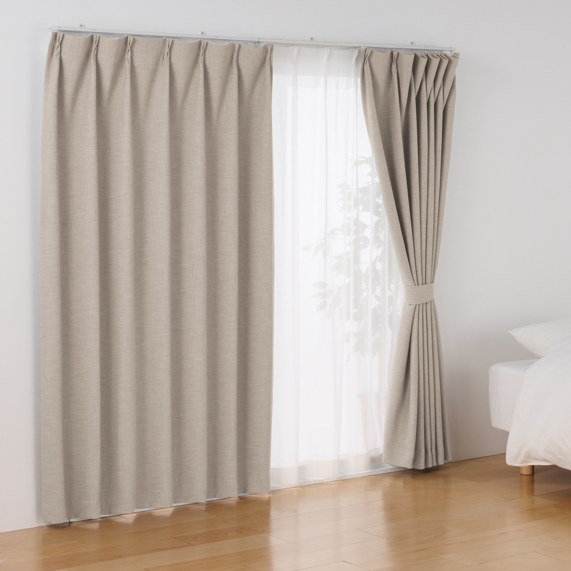 ポリエステル杢糸ドビー織（防炎・遮光性）プリーツカーテン