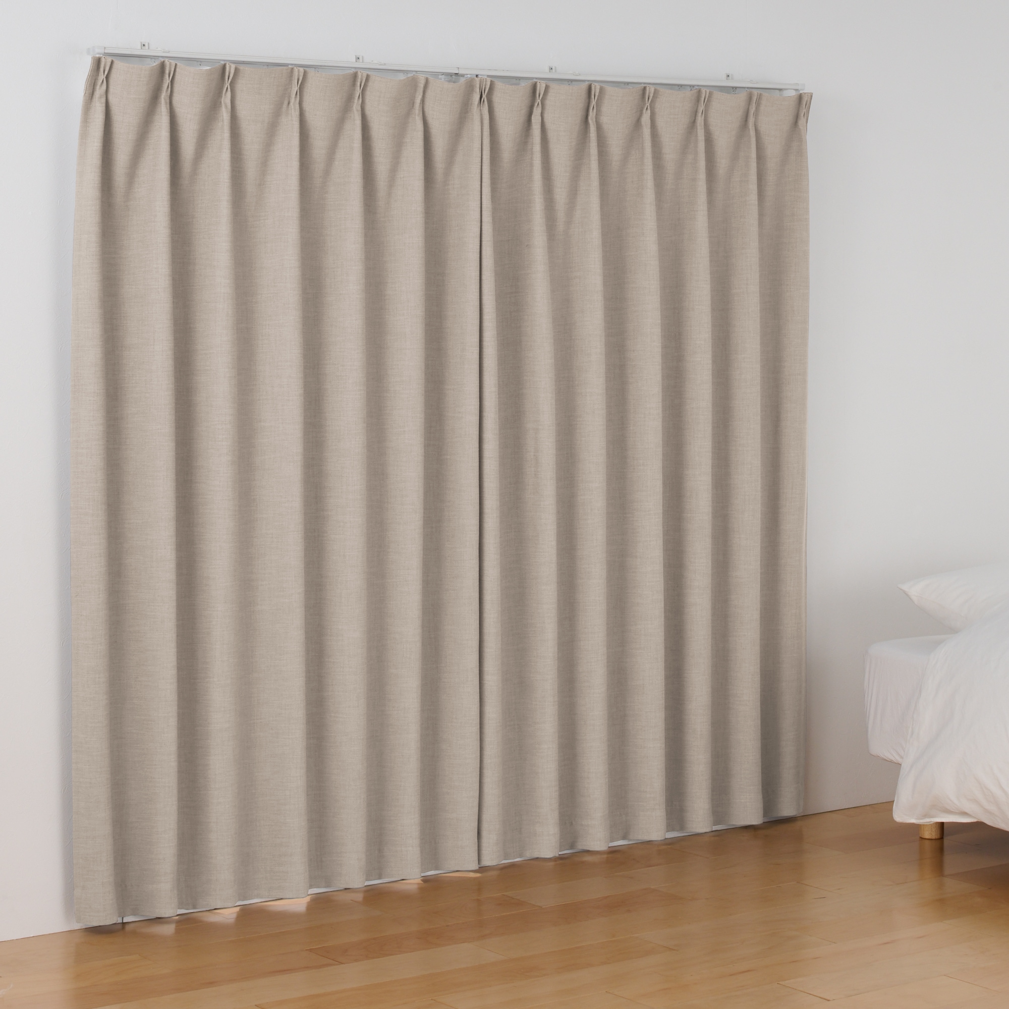 ポリエステル杢糸ドビー織（防炎・遮光性）プリーツカーテン