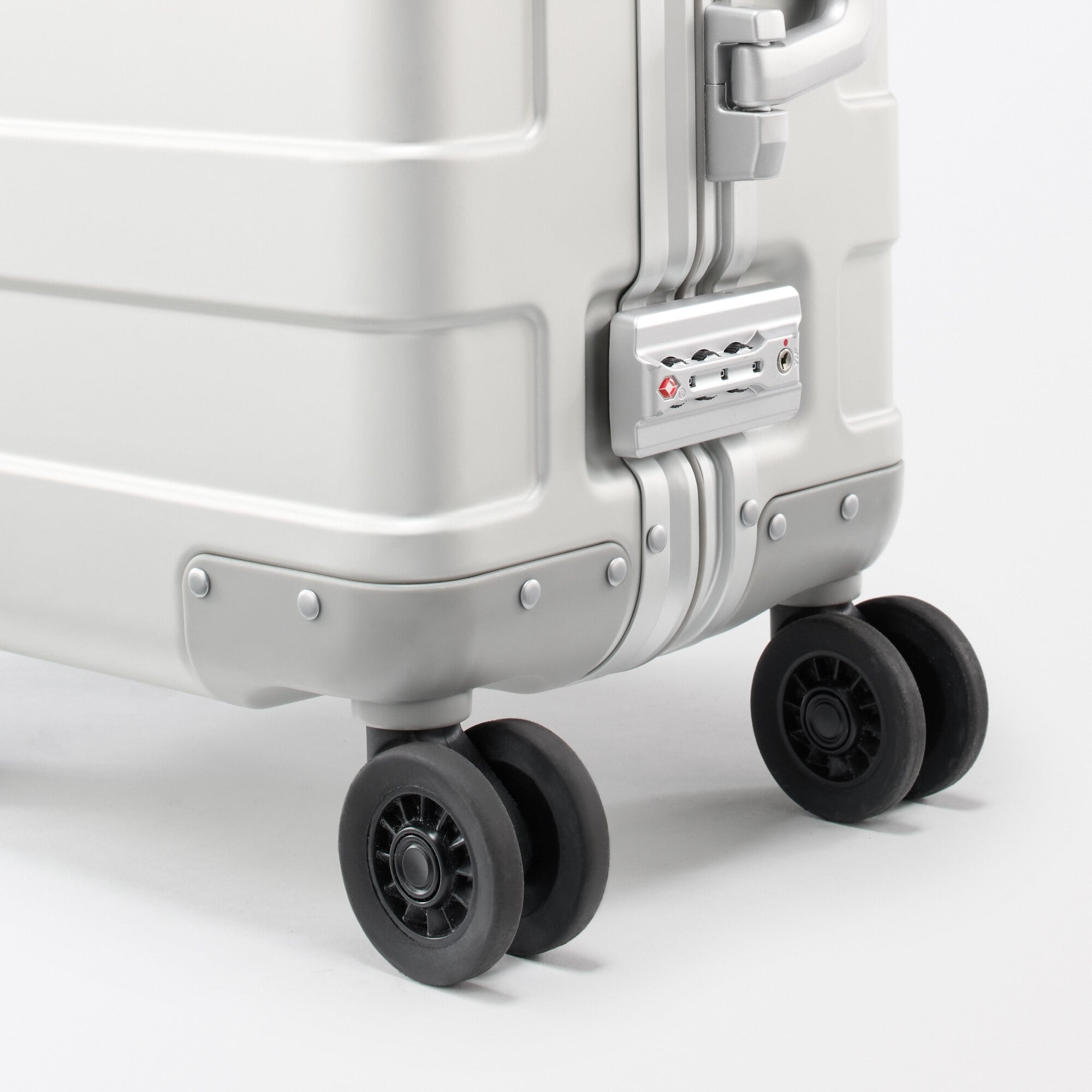 無印良品　アルミハードキャリーケース　シルバー34 完売品　MUJI Labo アルミハードキャリーケース34リットル | 無印良品