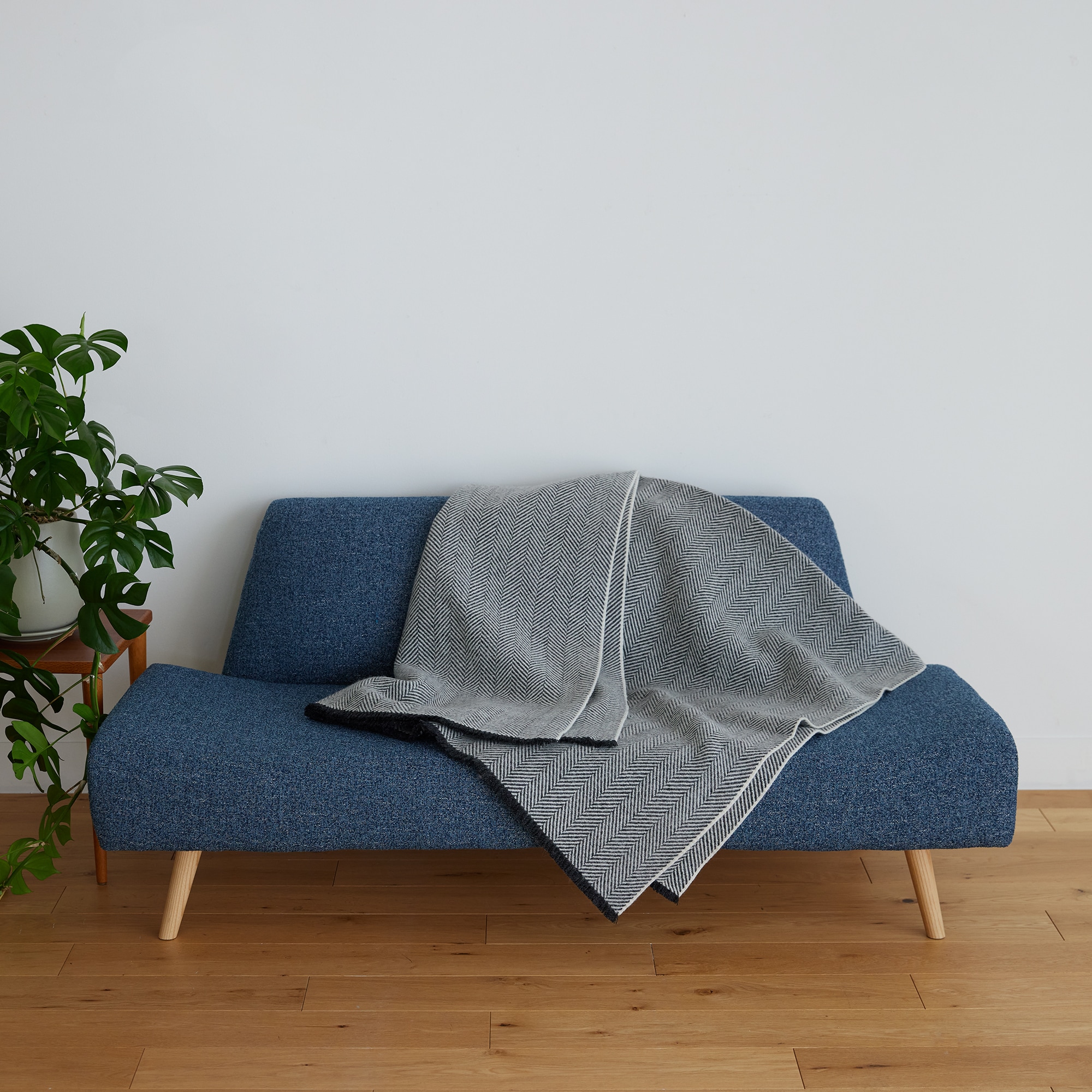 ［ＩＤＥＥ］ＩＤＥＥウールブランケット　１２０×１８０ｃｍ　ブラック