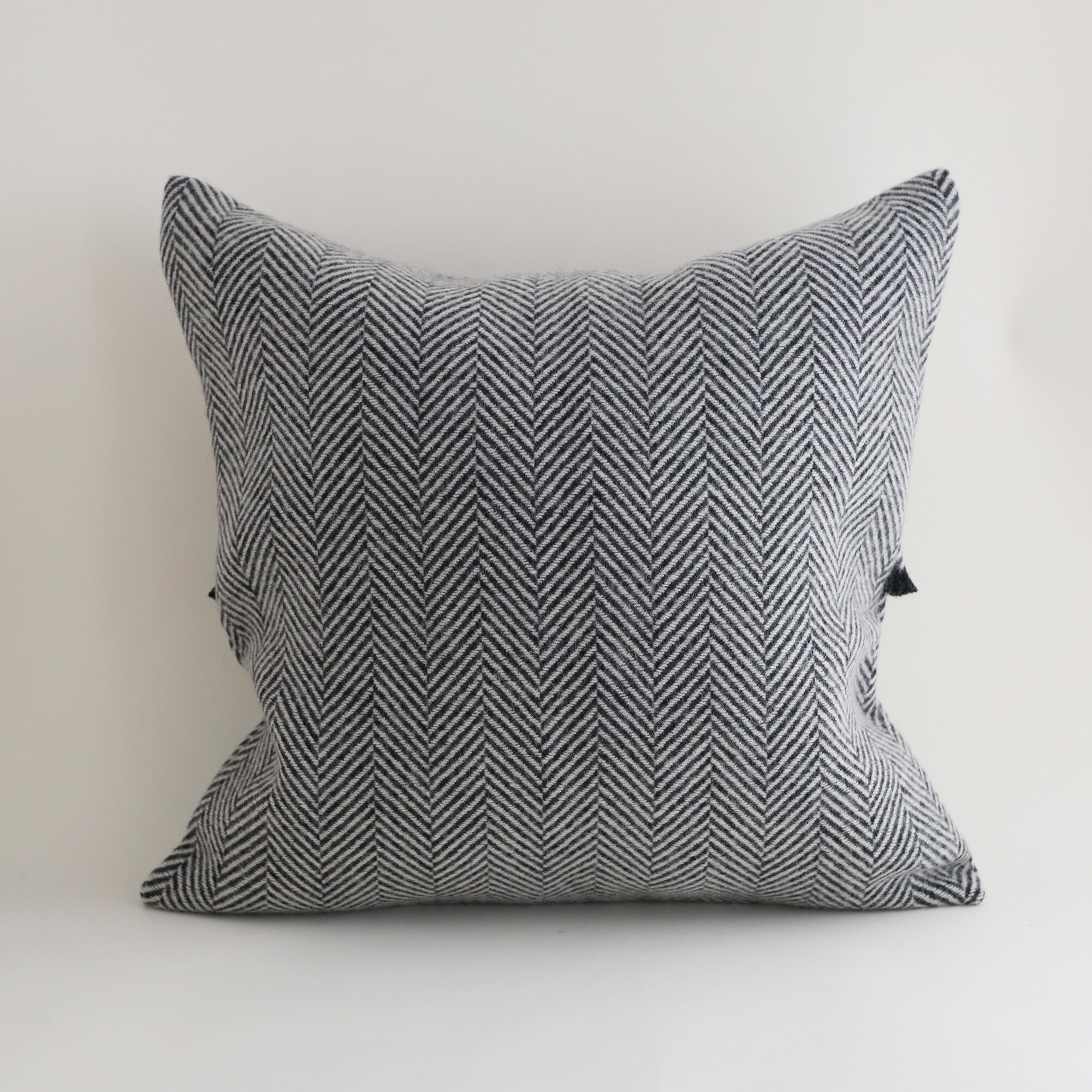 ［ＩＤＥＥ］ＩＤＥＥウールクッションカバー　４５×４５ｃｍ用　ブラック