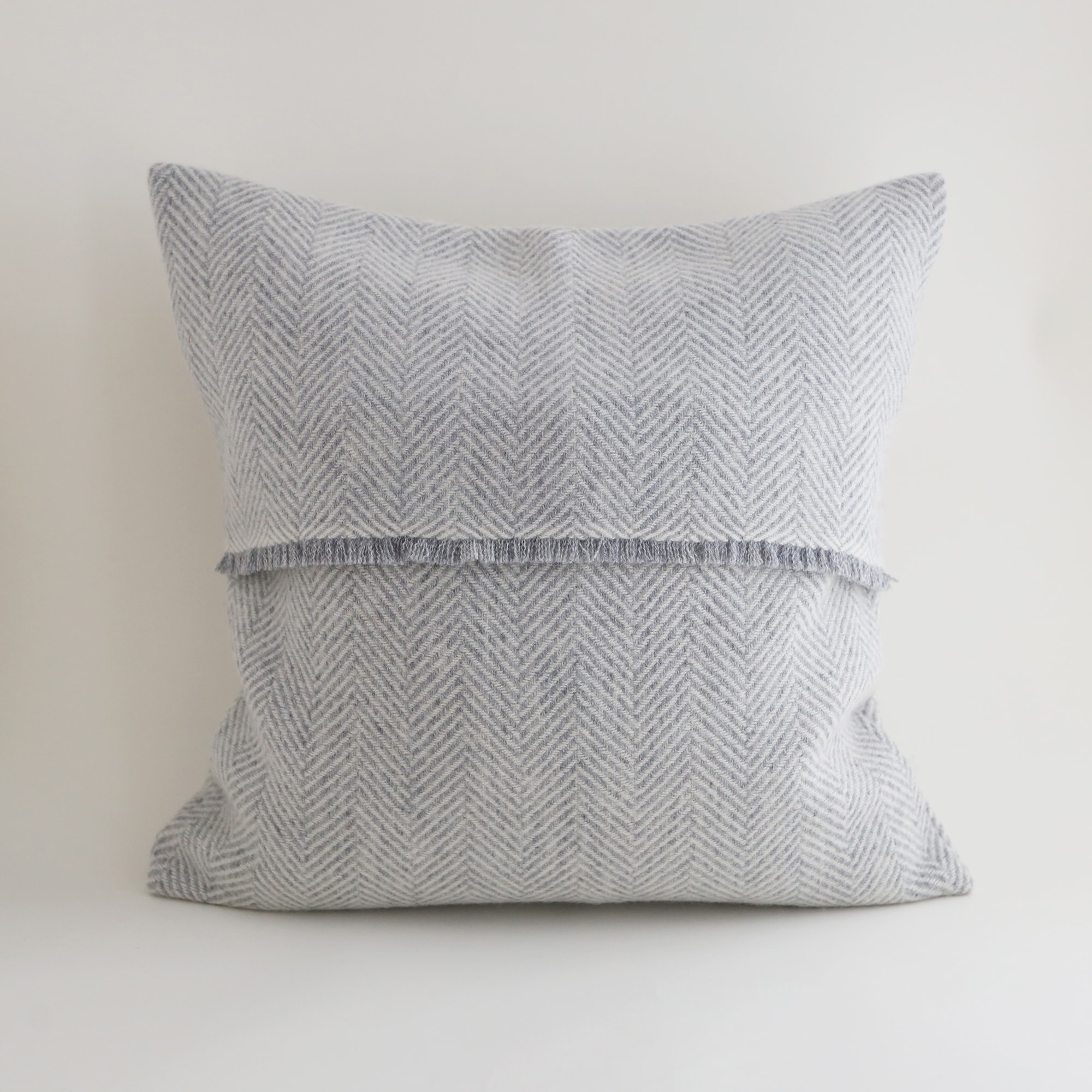 ［ＩＤＥＥ］ＩＤＥＥウールクッションカバー　４５×４５ｃｍ用　グレー