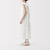 ［ＩＤＥＥ］Ｈ＆ｂｙＰＯＯＬ　スリーブレスワンピース　ホワイトウインドウペン