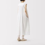 ［ＩＤＥＥ］Ｈ＆ｂｙＰＯＯＬ　スリーブレスワンピース　ホワイトウインドウペン