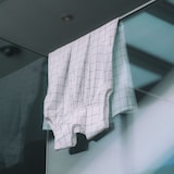 ［ＩＤＥＥ］Ｈ＆ｂｙＰＯＯＬ　スリーブレスワンピース　ホワイトウインドウペン