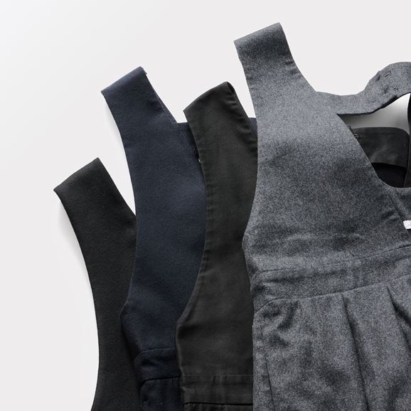 ［ＩＤＥＥ］Ｈ＆ｂｙＰＯＯＬ　ジャンパードレス　ブラック