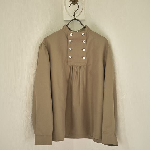 ［ＩＤＥＥ］Ｈ＆ｂｙＰＯＯＬ　スタンドアップカラーブラウス　グレージュ