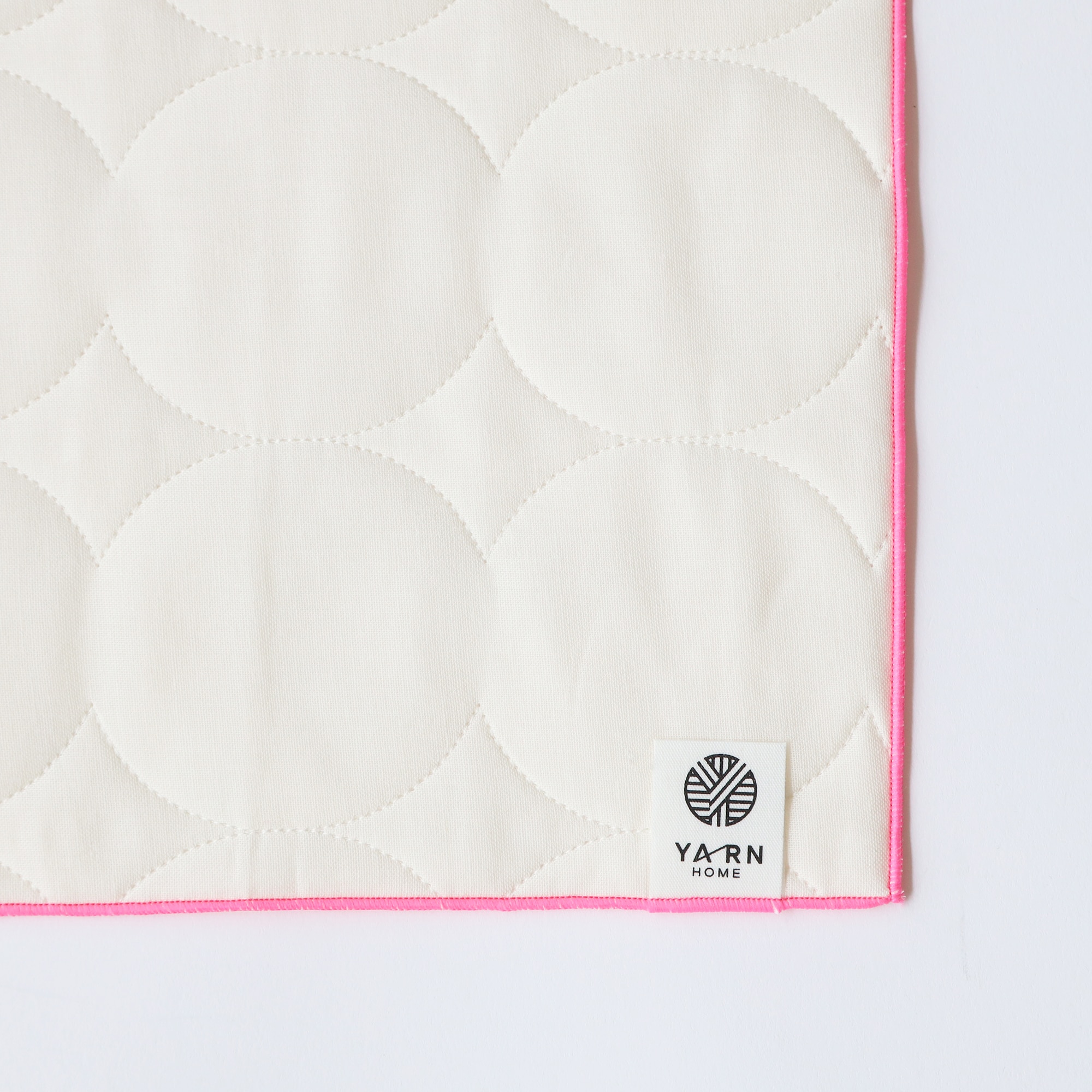 ［ＩＤＥＥ］ＹＡＲＮ　ＨＯＭＥハンカチ　ネオンピンク
