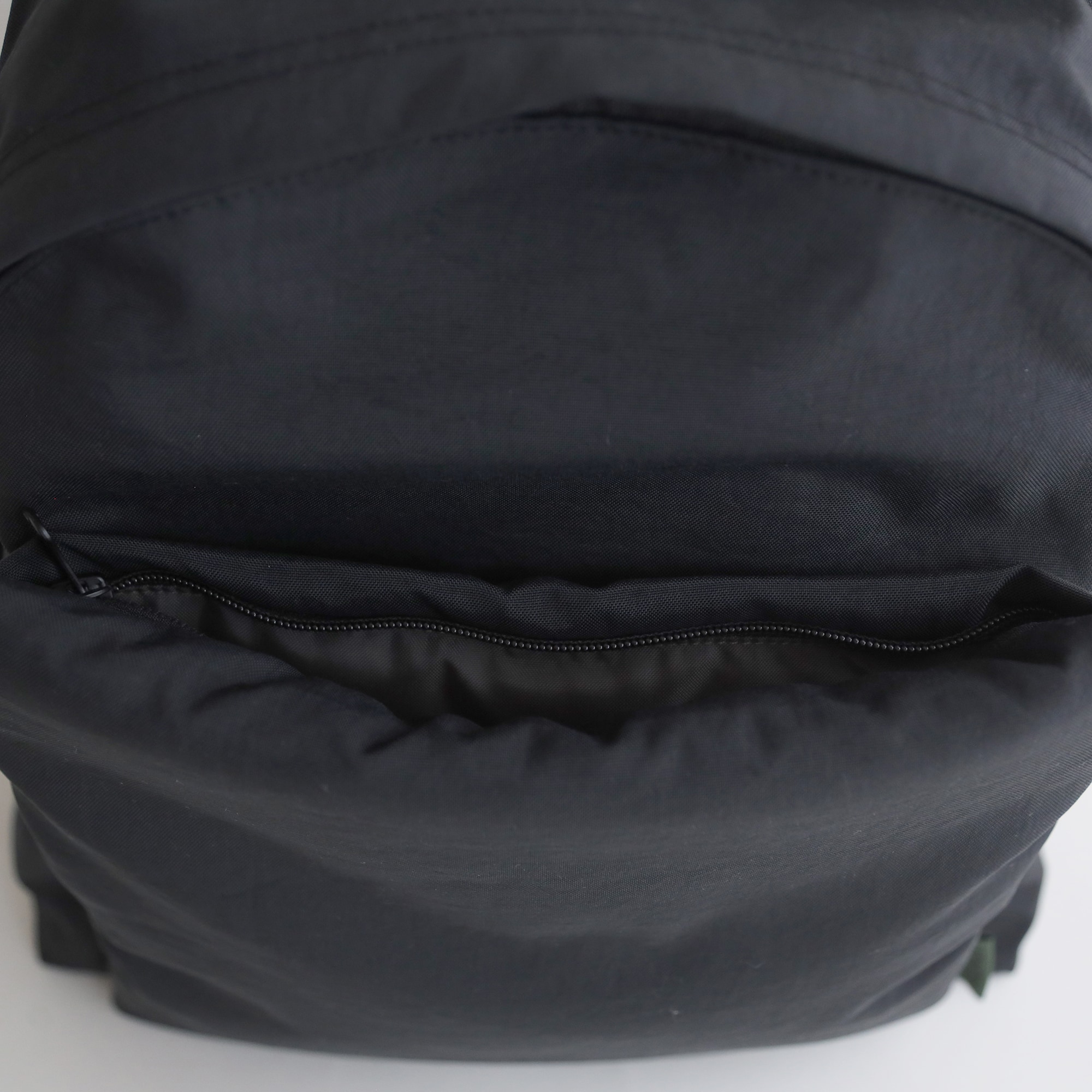 ［ＩＤＥＥ］ＰＵＦＰＯＮ　バックパック　ブラック