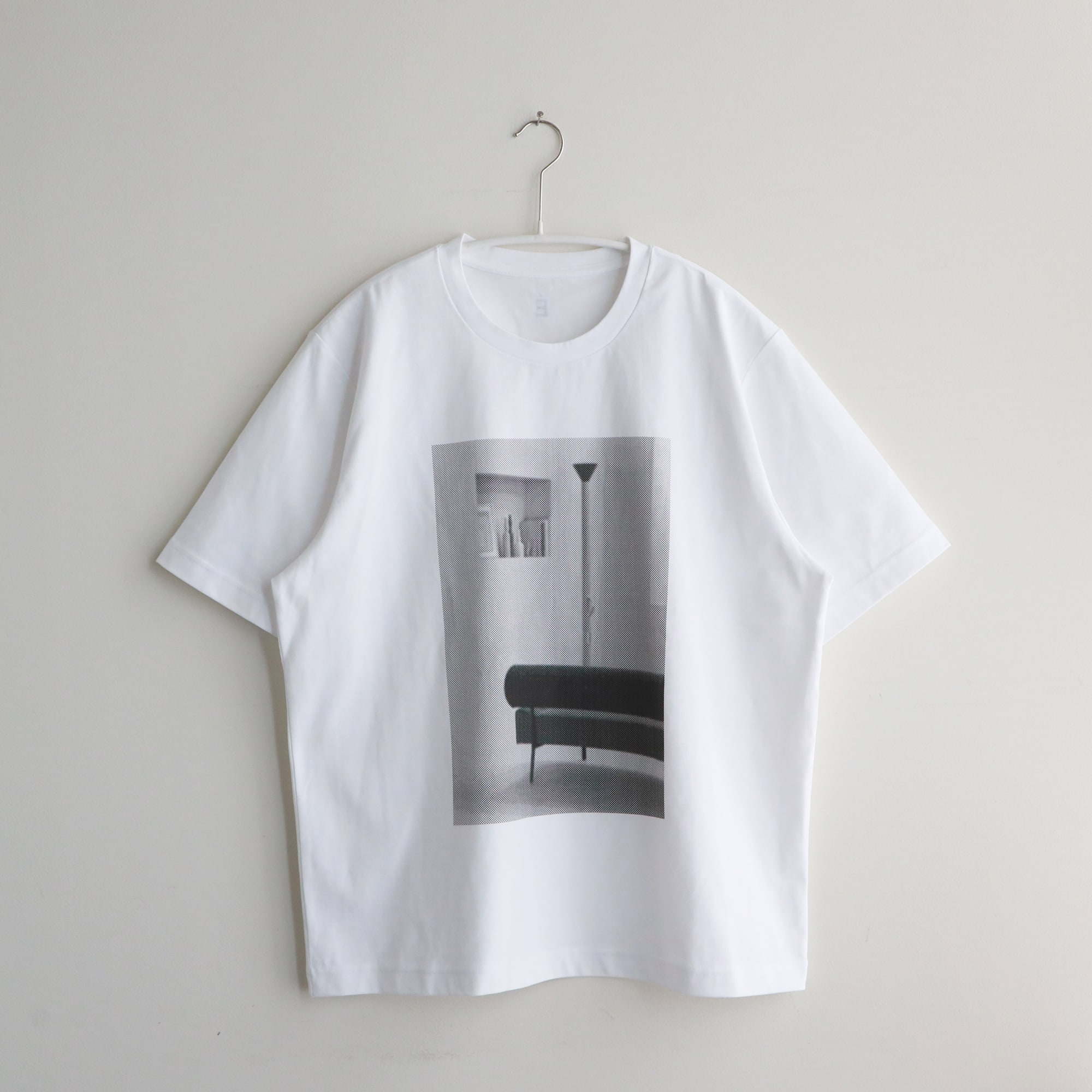 ［ＩＤＥＥ］Ｐｈｏｔｏｇｒａｐｈｙ　Ｔシャツ　Ｓｏｆａ　ホワイト