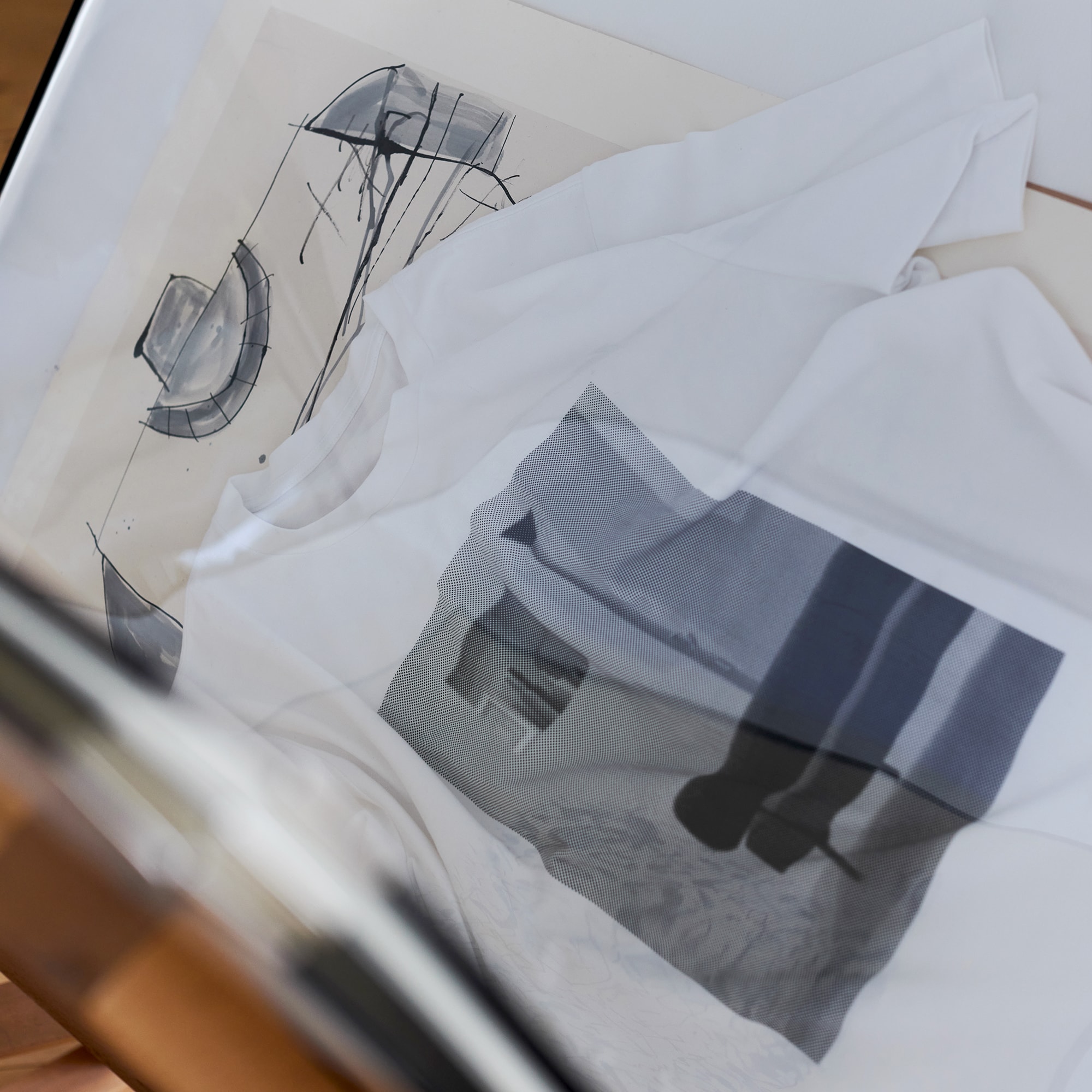 ［ＩＤＥＥ］Ｐｈｏｔｏｇｒａｐｈｙ　Ｔシャツ　Ｓｏｆａ　ホワイト