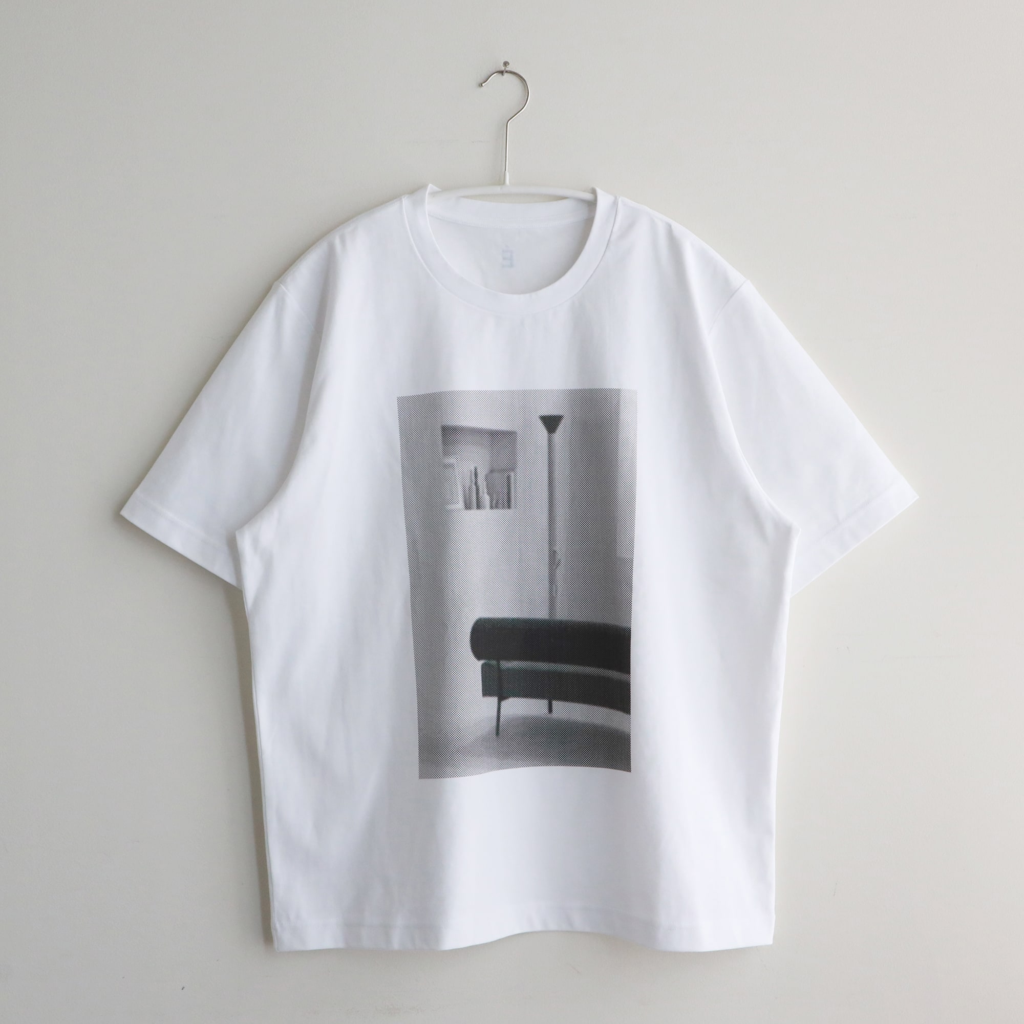 ［ＩＤＥＥ］Ｐｈｏｔｏｇｒａｐｈｙ　Ｔシャツ　Ｓｏｆａ　ホワイト