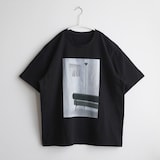 ［ＩＤＥＥ］Ｐｈｏｔｏｇｒａｐｈｙ　Ｔシャツ　Ｓｏｆａ　ブラック