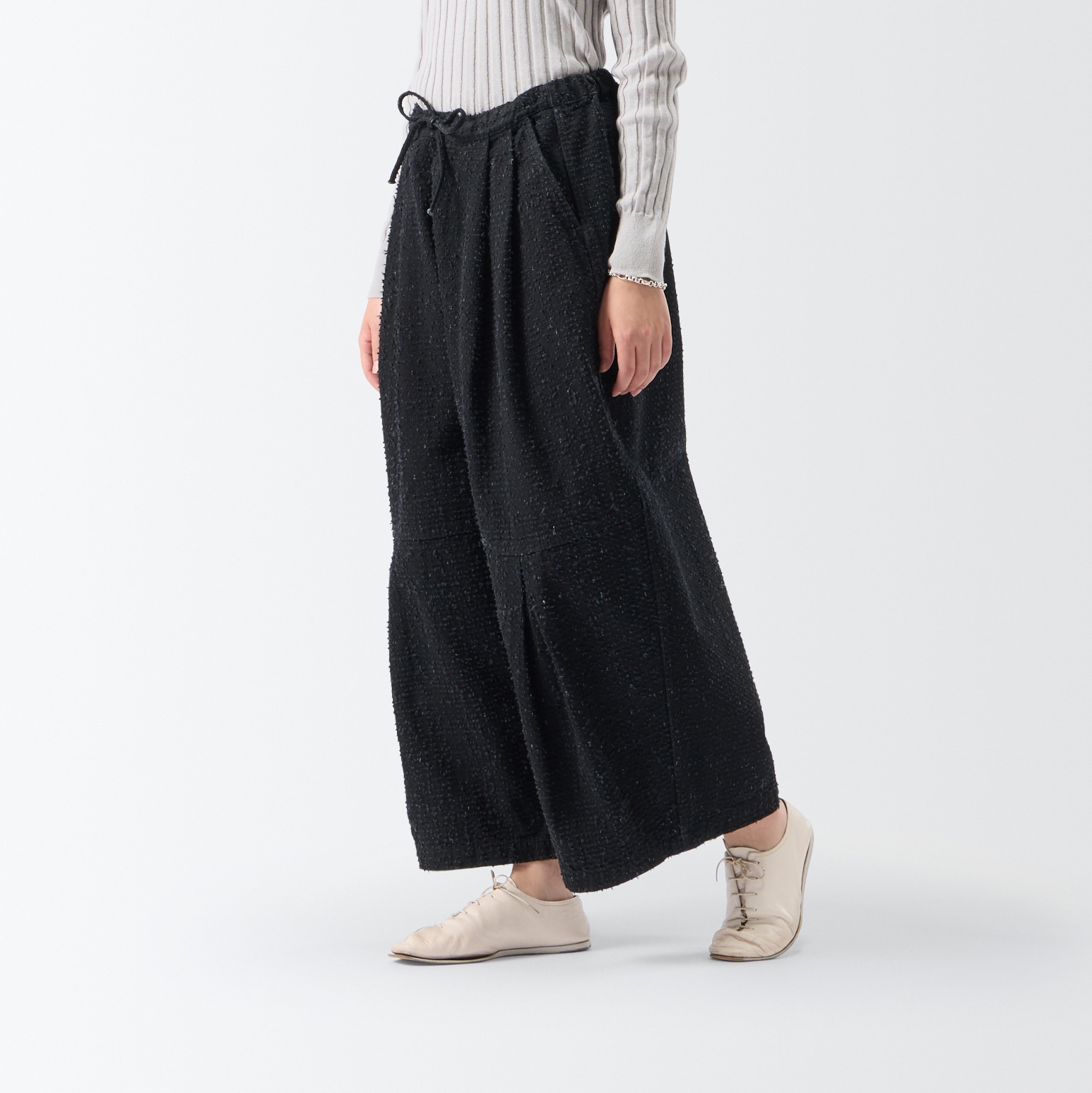 ［ＩＤＥＥ］Ｈ＆　ｂｙ　ＰＯＯＬ　デニムワイドパンツ　ニードルブラック