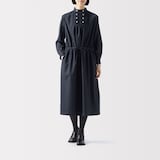 ［ＩＤＥＥ］Ｈ＆　ｂｙ　ＰＯＯＬ　スタンドアップカラーワンピース　ダークブルー