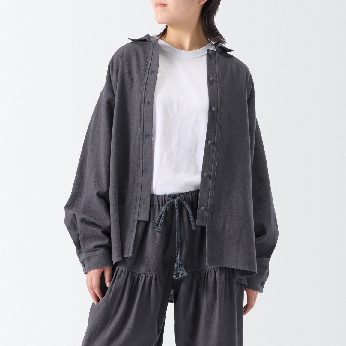 ［ＩＤＥＥ］ＫＡＬ　シャツ　チャコール　Ｍ