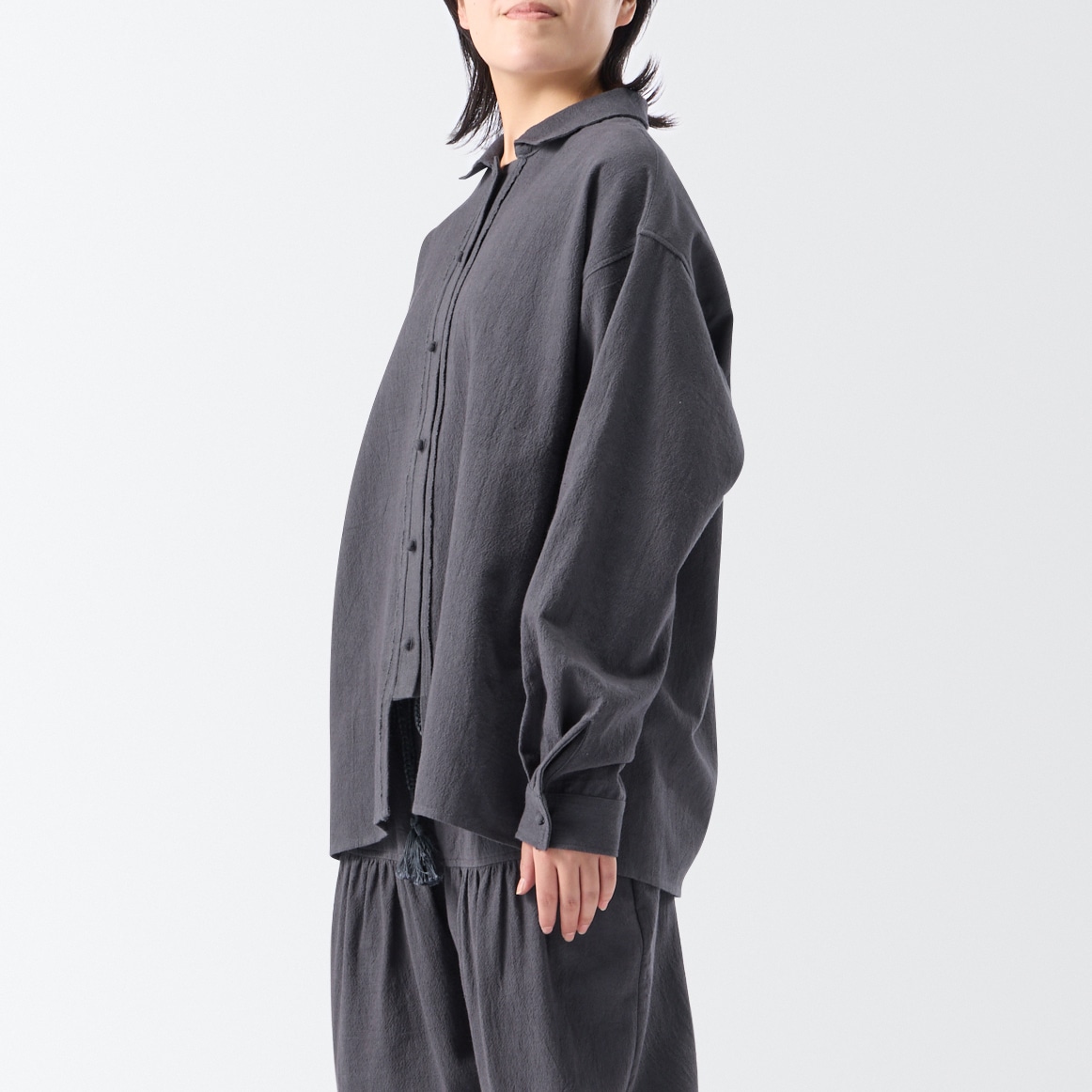 ［ＩＤＥＥ］ＫＡＬ　シャツ　チャコール　Ｌ