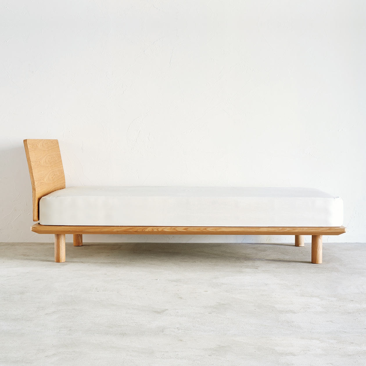 木製ベッドフレーム・ダブル・タモ材／ナチュラル