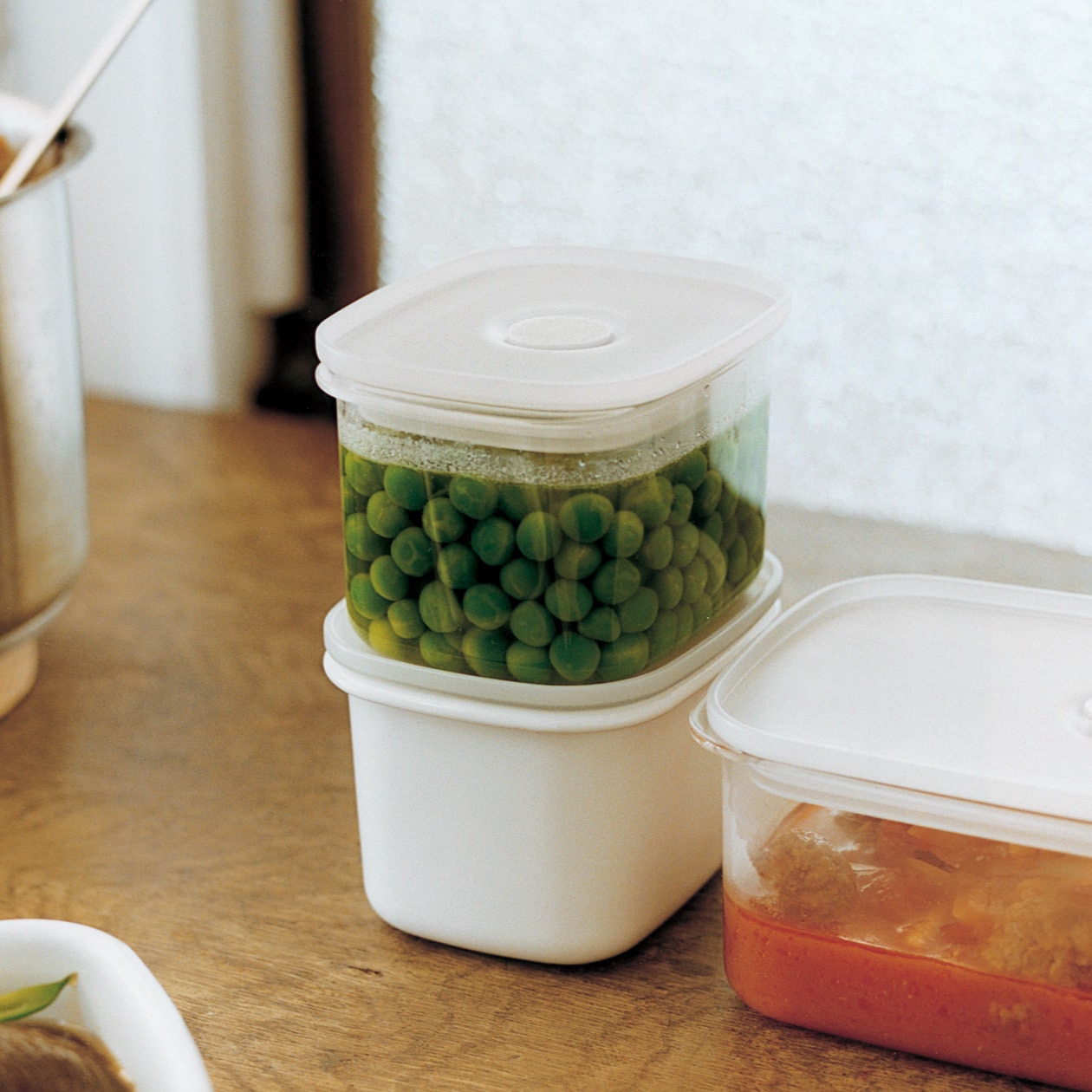 フタをしたまま電子レンジで使える　バルブ付き密閉保存容器　深型・小