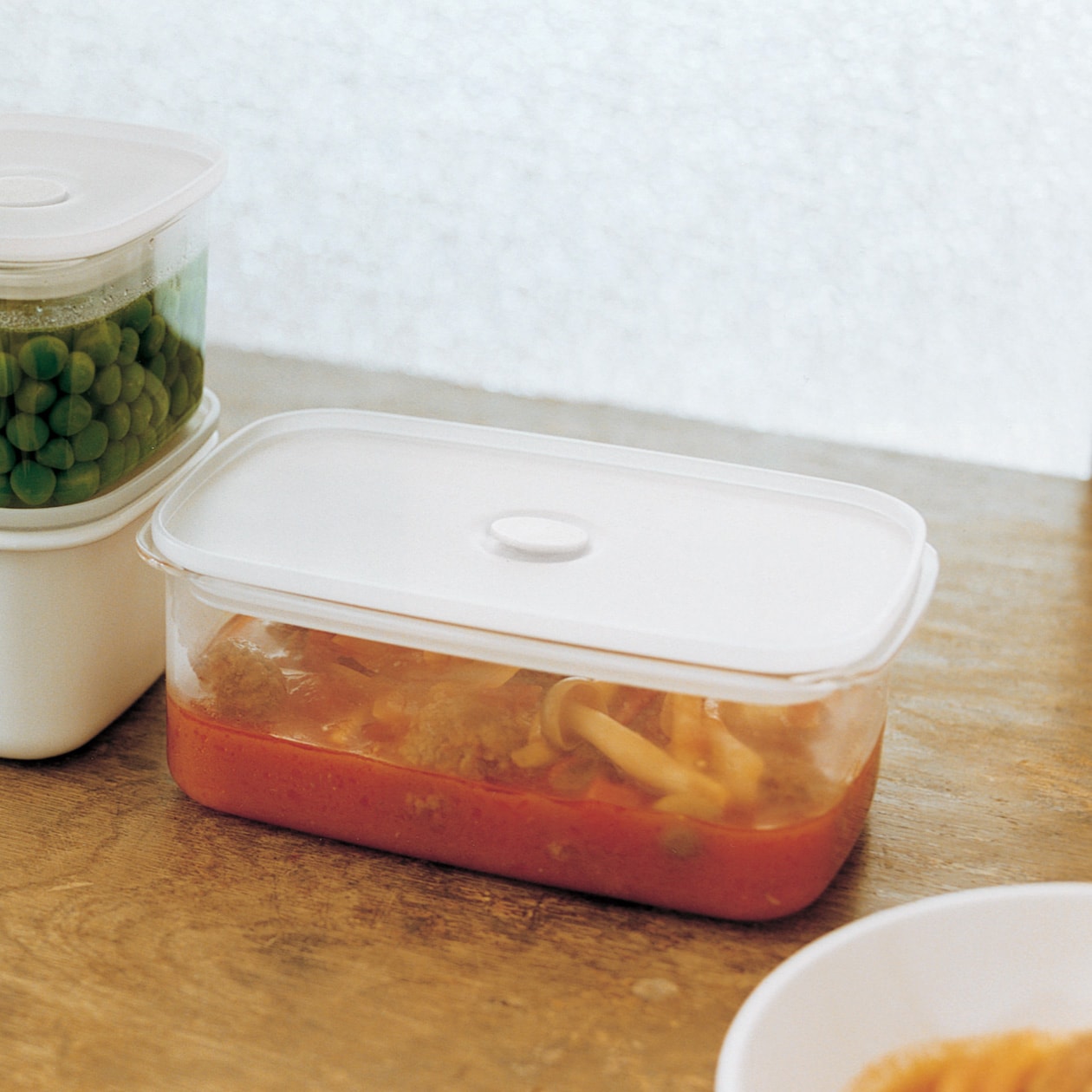 フタをしたまま電子レンジで使える　バルブ付き密閉保存容器　深型・中