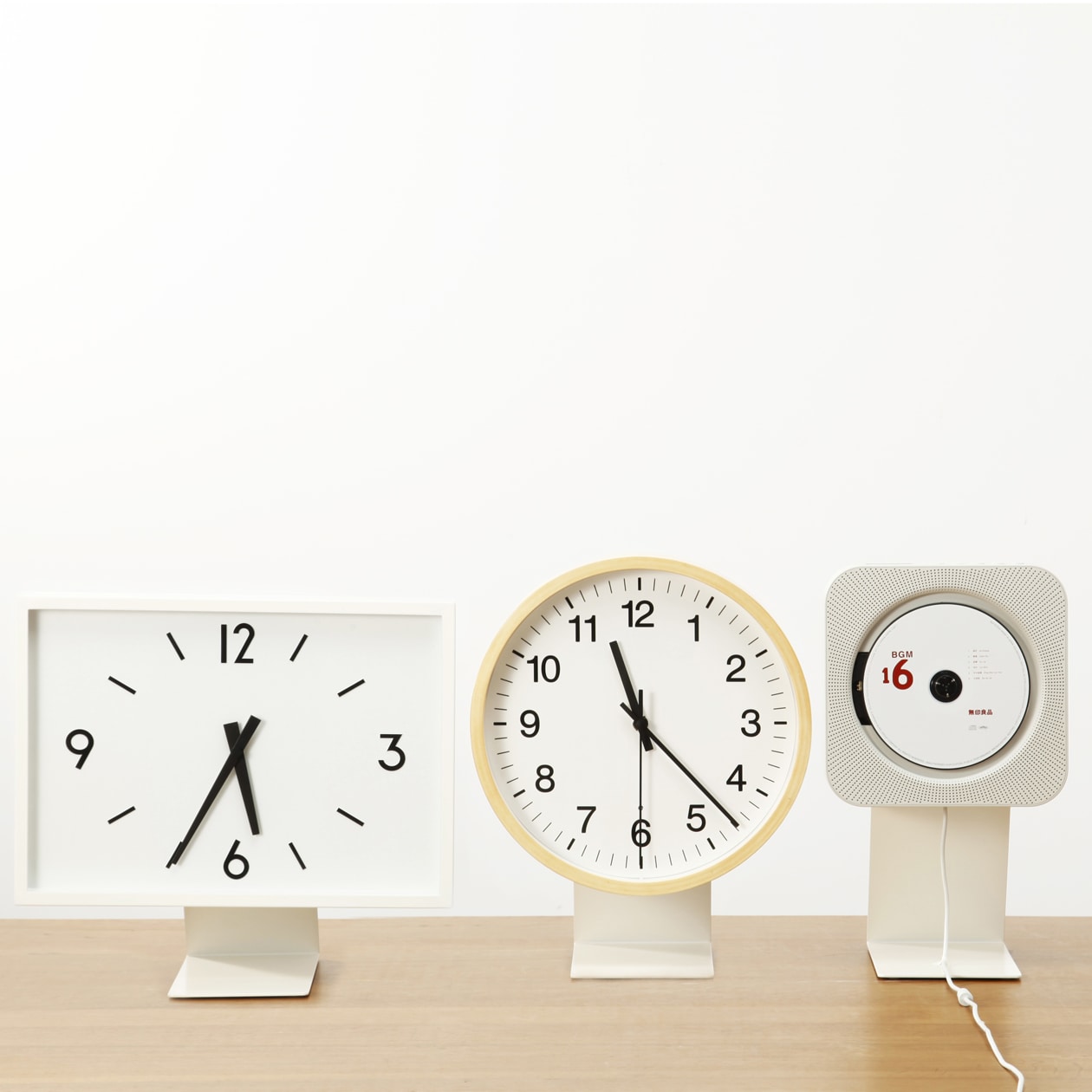 壁掛時計・壁掛式ＣＤプレーヤー用スタンド