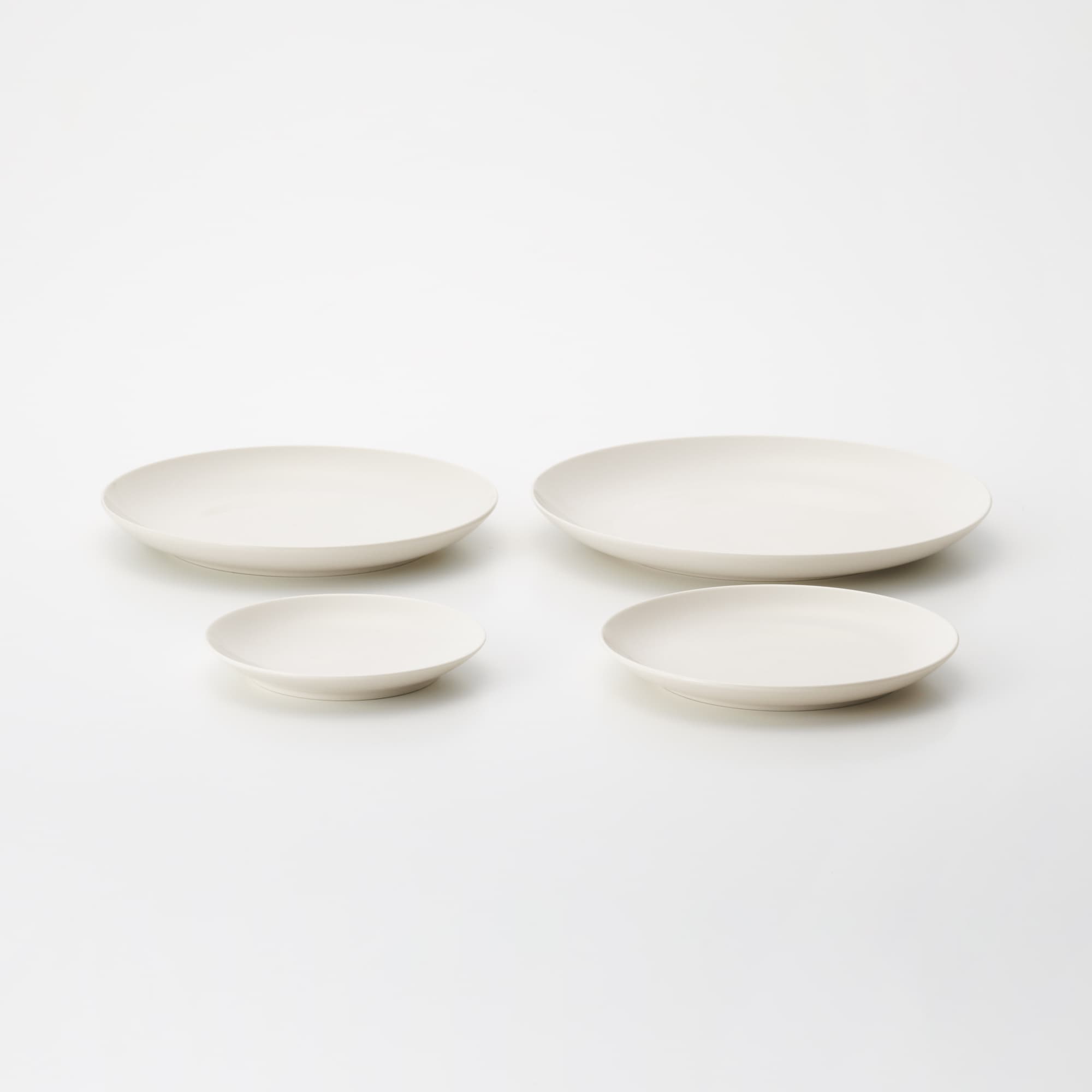 磁器ベージュ皿・大