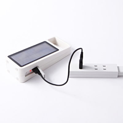 ソーラー充電器・ＬＥＤライト付