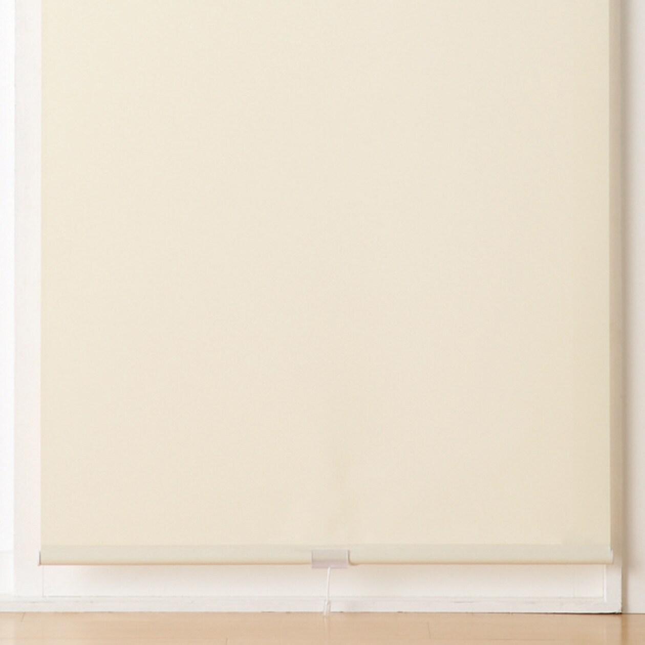 ポリエステル平織ロールスクリーン／アイボリー