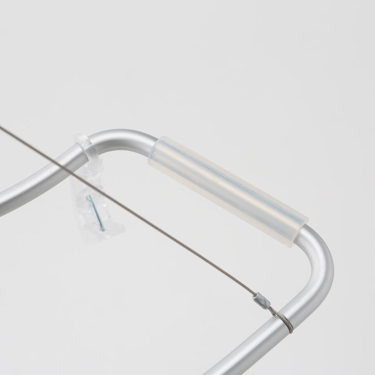 アルミ壁面用ハンガー　ポリカーボネートピンチ仕様