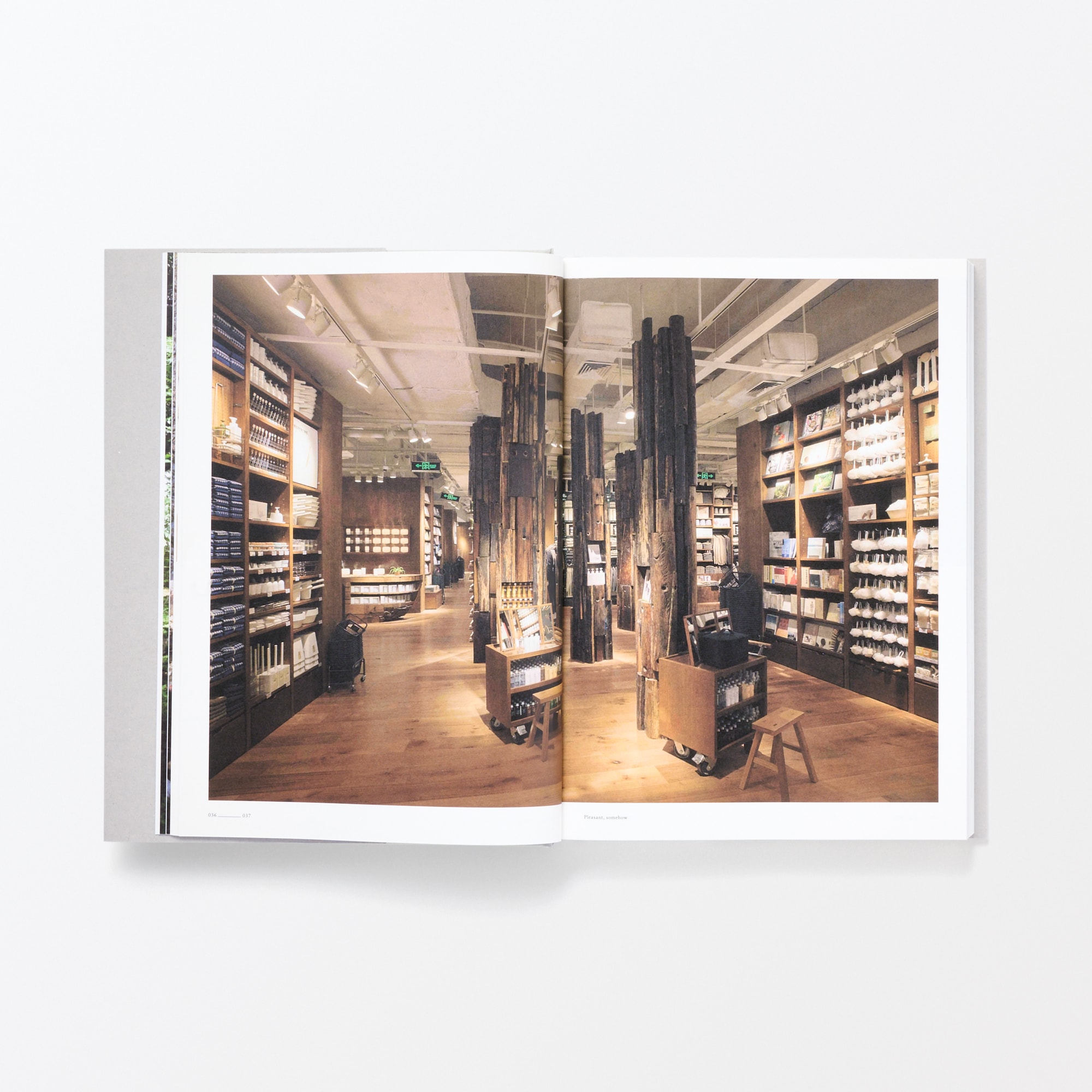 ＭＵＪＩＢＯＯＫ２　英語版