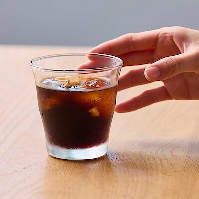 手になじみ、口あたりなめらか。グラス